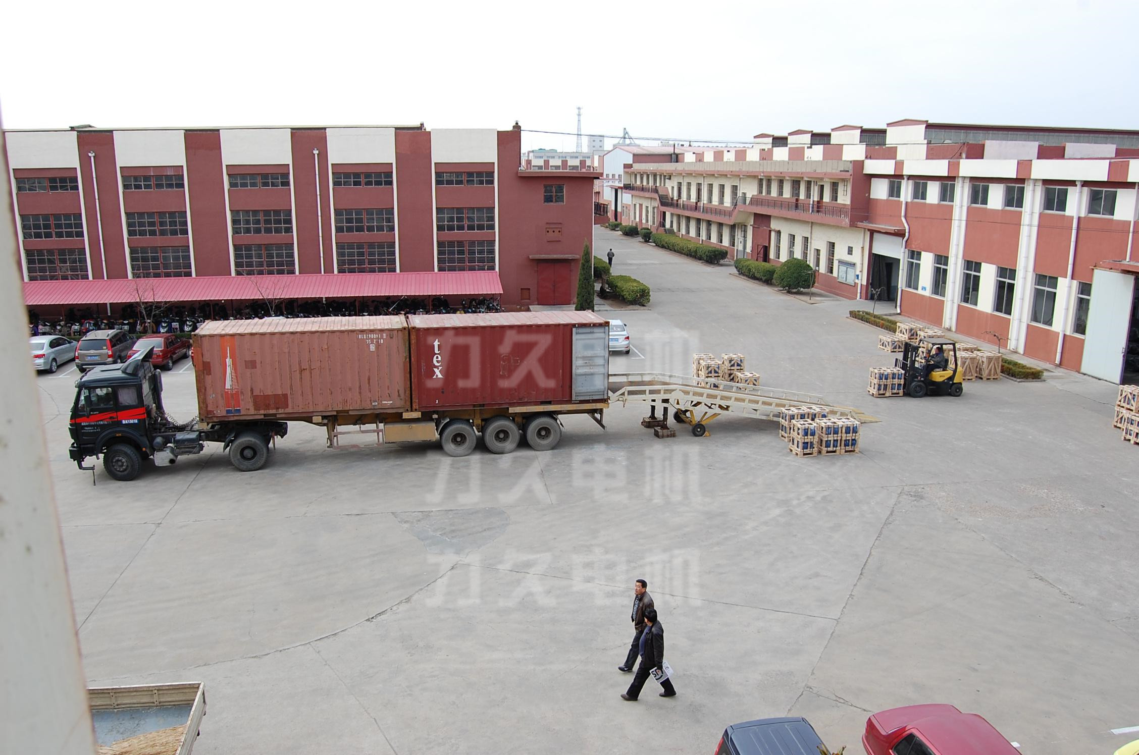 力久電機(jī)集裝箱裝貨 力久電機(jī)集裝箱裝貨