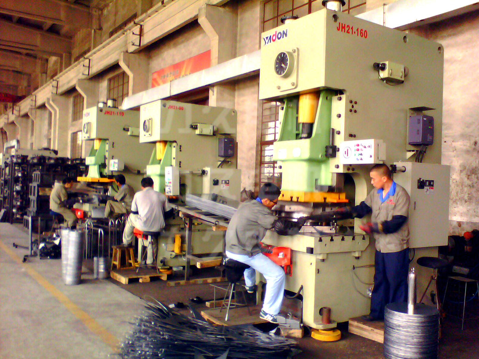 力久電機(jī)沖壓車間新機(jī)床 力久電機(jī)沖壓車間新機(jī)床