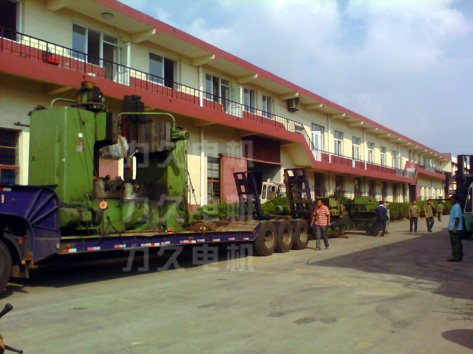 引進先進機械設備 引進先進機械設備