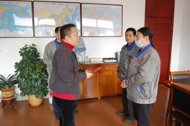 力久電機為困難員工發放慈善救助款 力久電機為困難員工發放慈善救助款